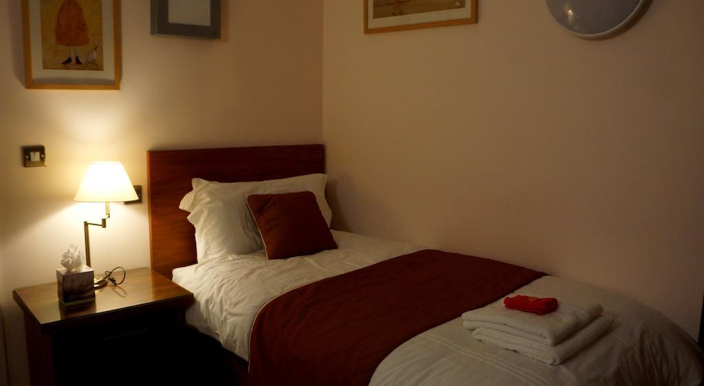 The Lyn Valley Guest House Лінтон Номер фото